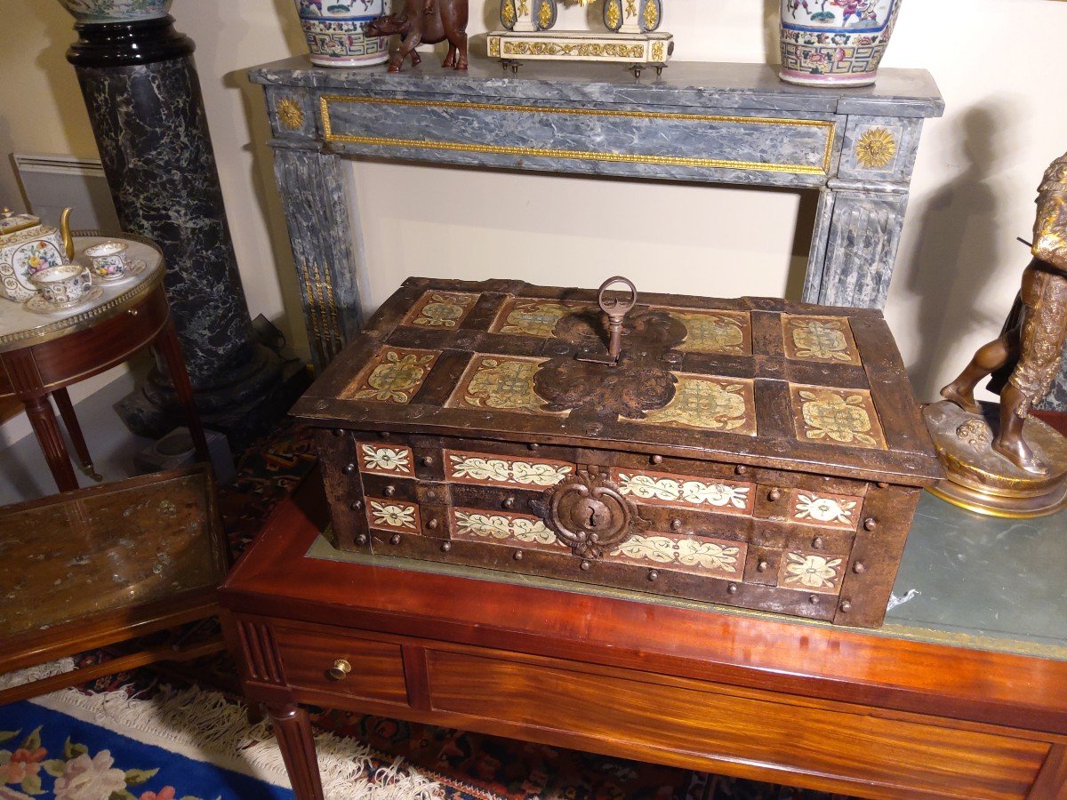 XVII Corsair Chest In Decorated Iron-photo-6